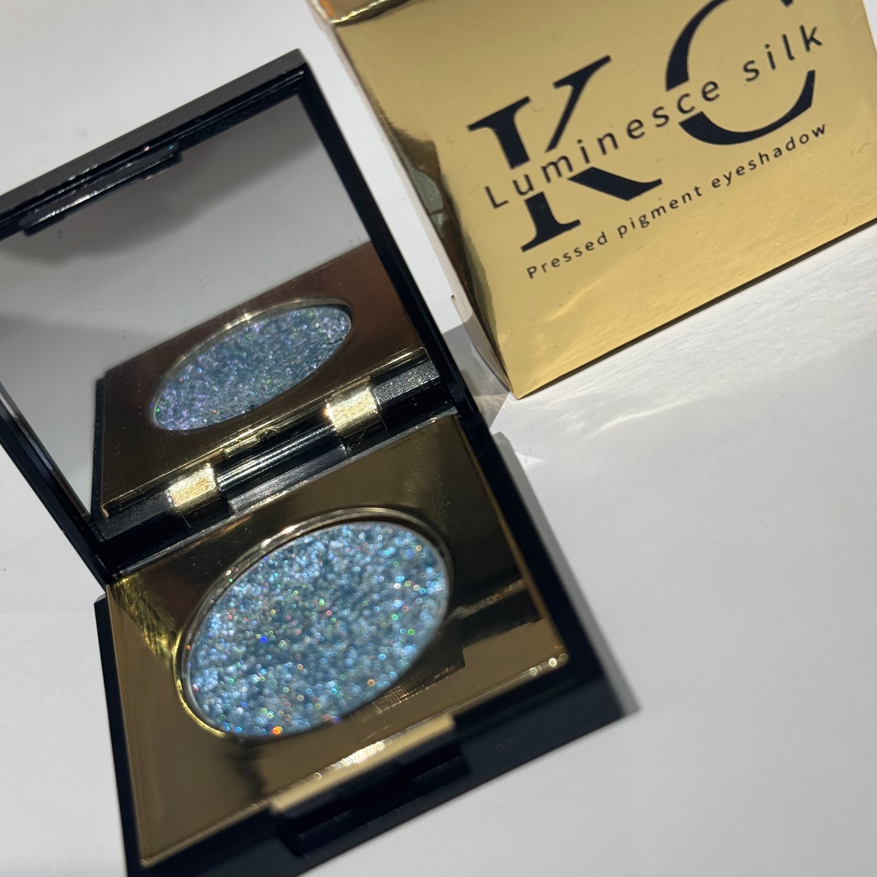 Luminesce silk pressed pigment eyeshadow - Vanilla Sky