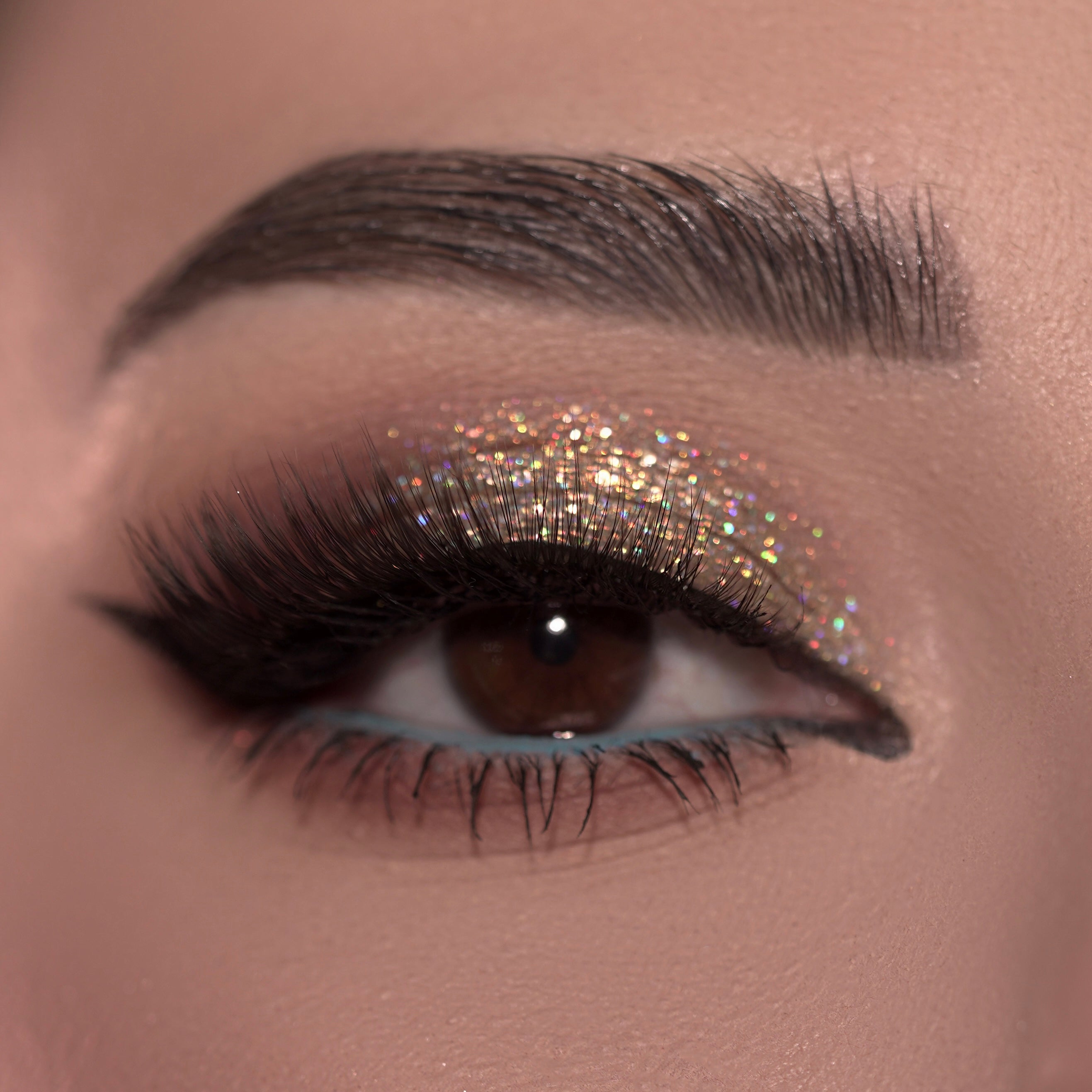 Gold glitter eye makeup look