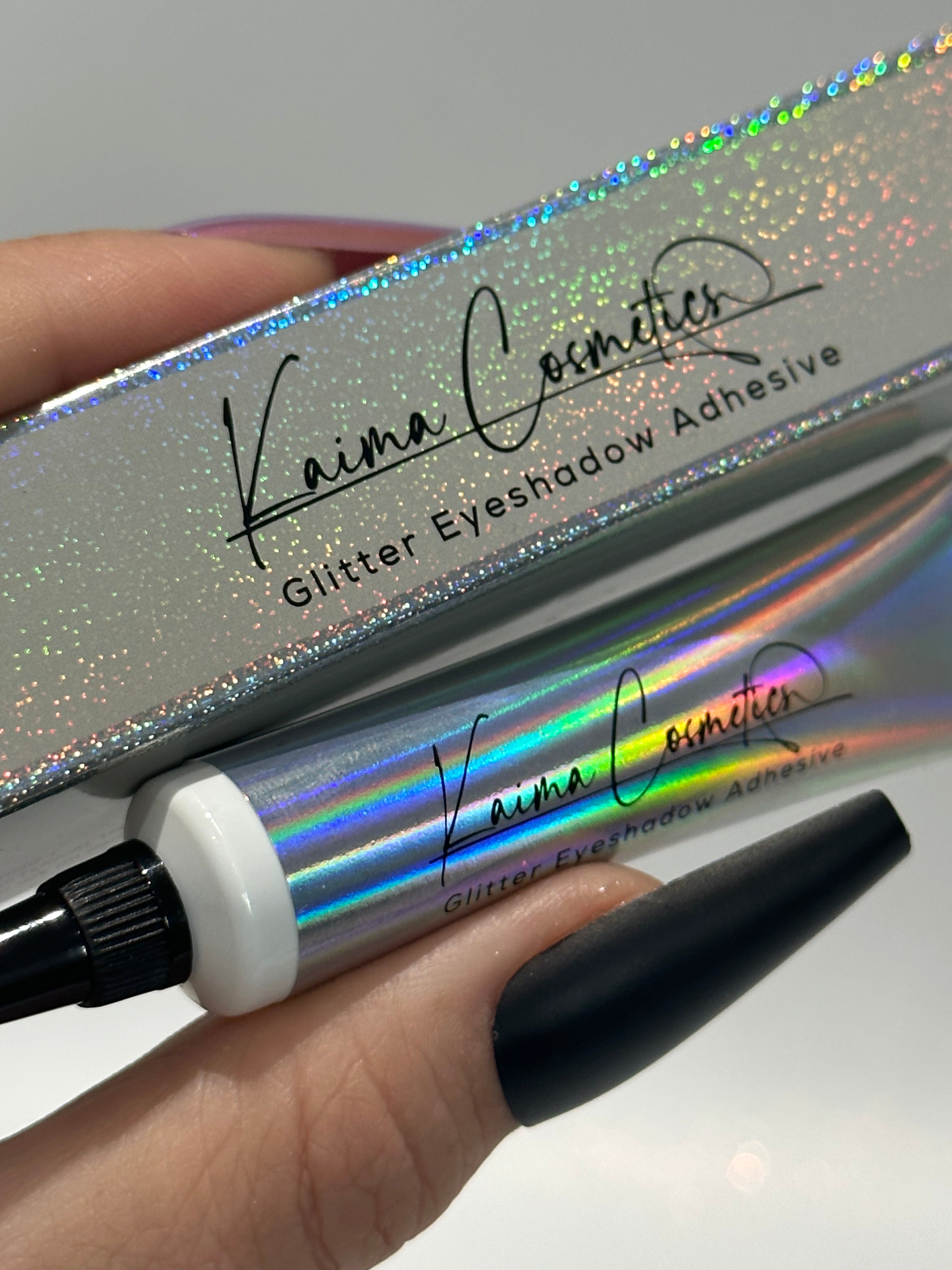 Glitter eyeshadow adhesive