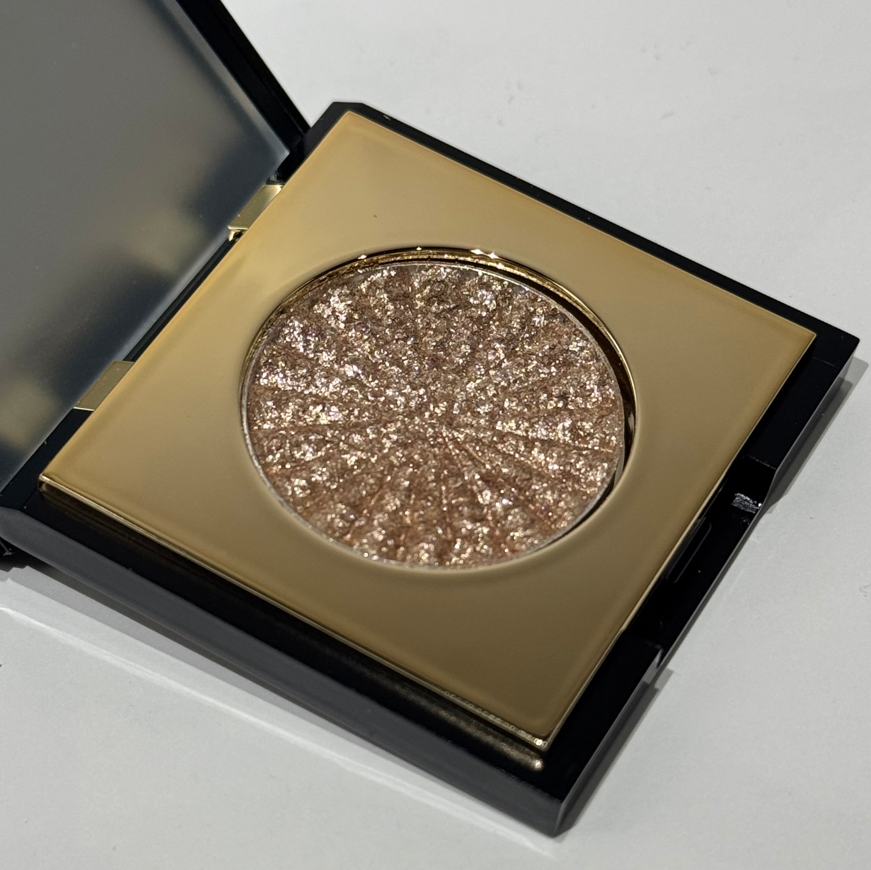 Luminesce silk pressed pigment eyeshadow - Shrine