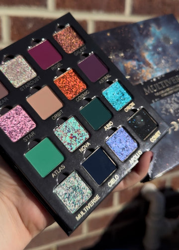 Multiverse Multichrome Holographic Magnetic Eyeshadow Palette