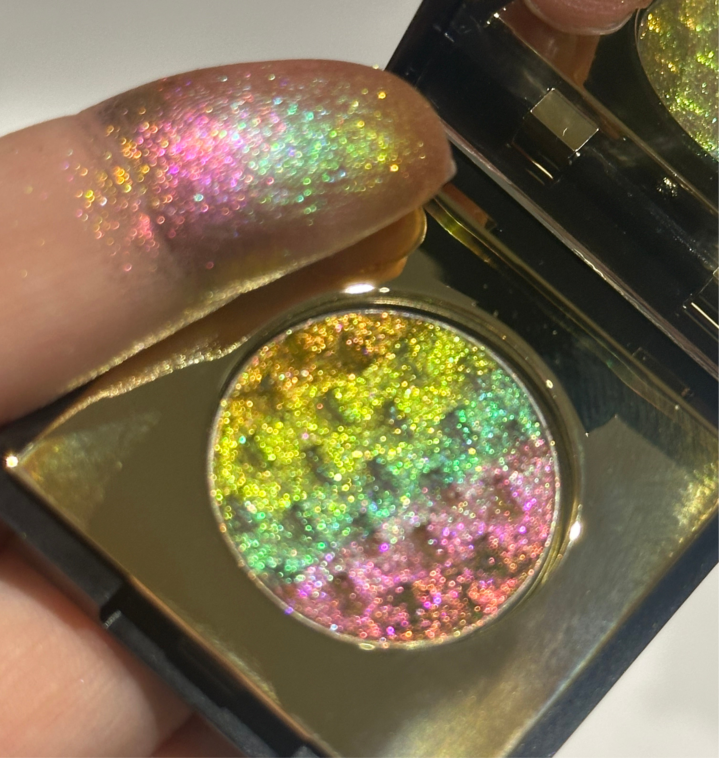 Multichrome rainbow eyeshadow - Cherry tree