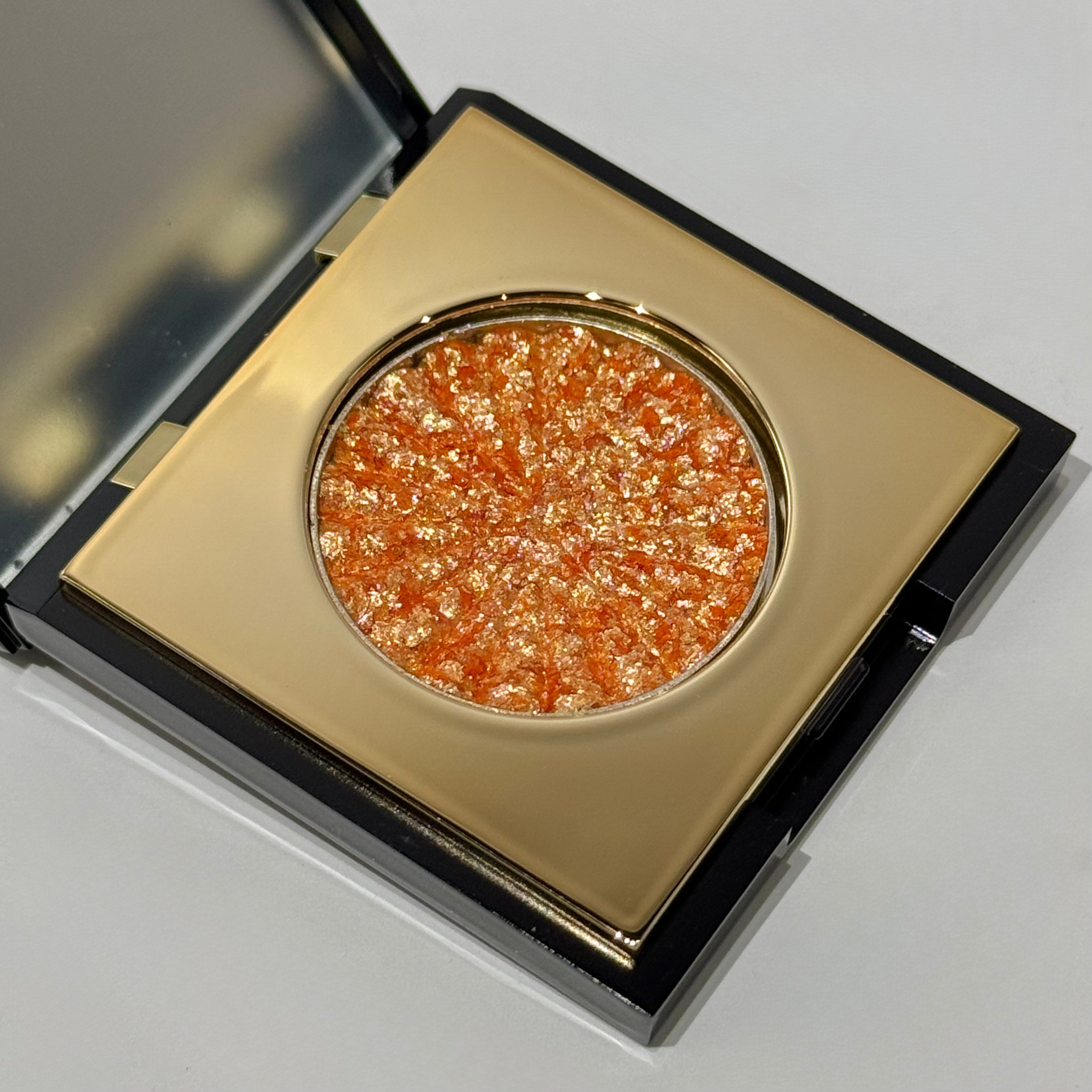 Luminesce silk pressed pigment eyeshadow - Stardust