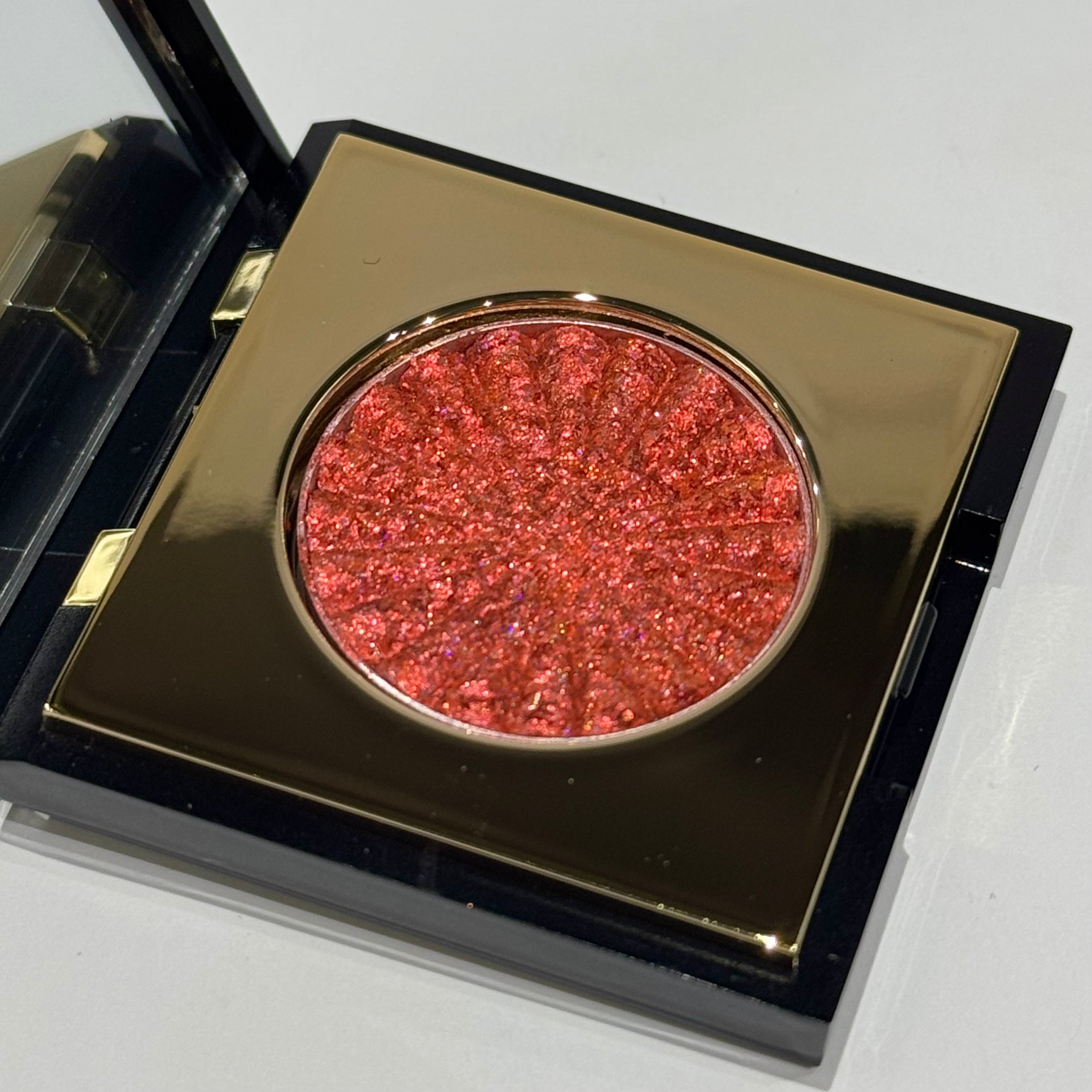 Luminesce silk pressed pigment eyeshadow - Poppy