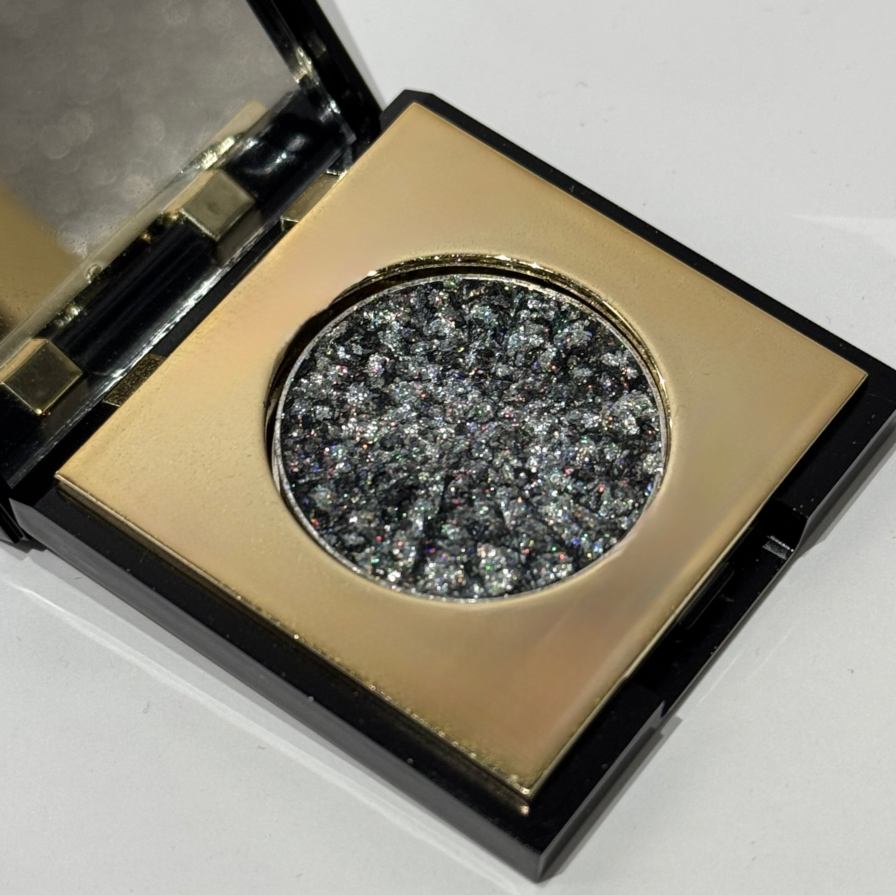 Luminesce silk pressed pigment eyeshadow - Somber