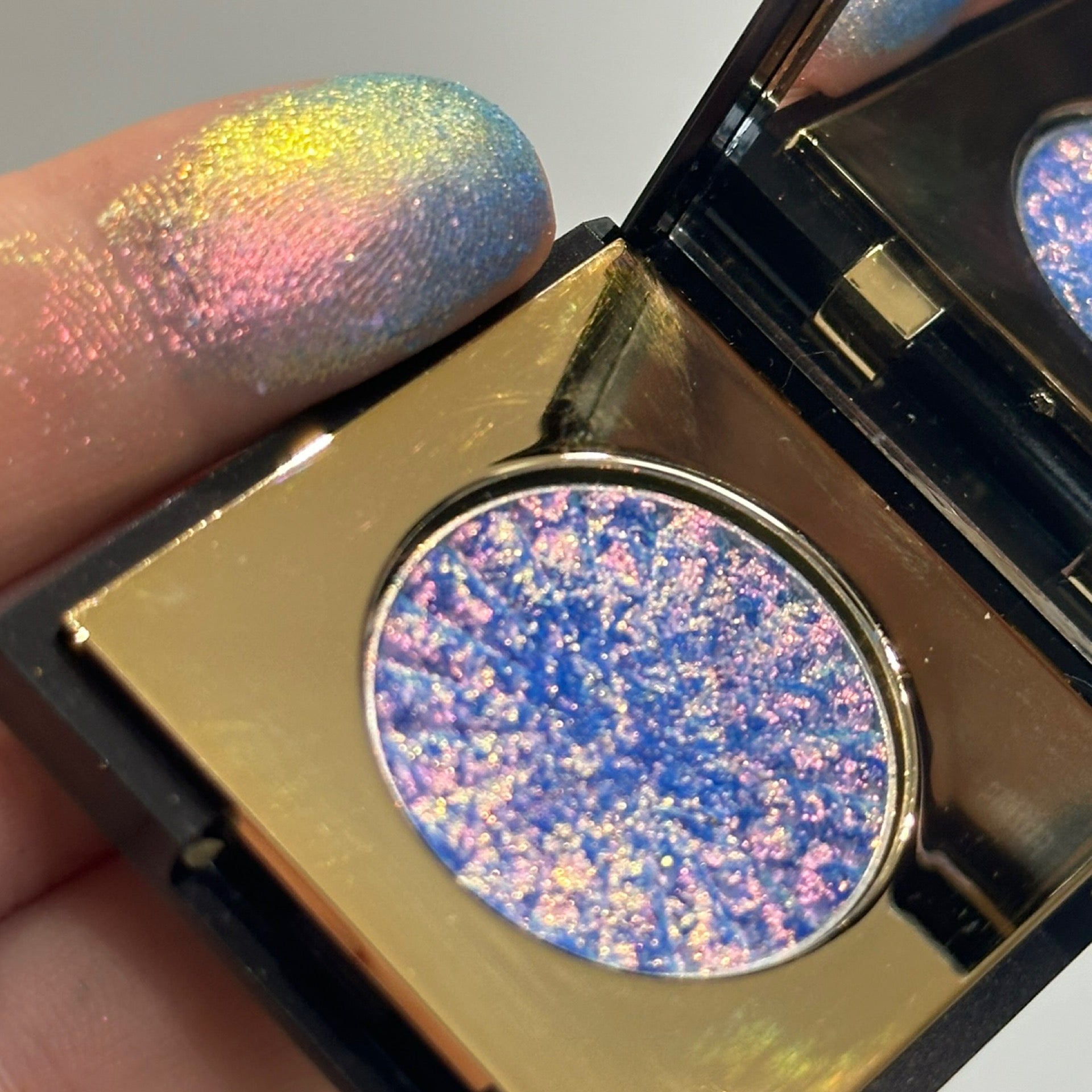 Luminesce silk pressed pigment eyeshadow - Dazzle